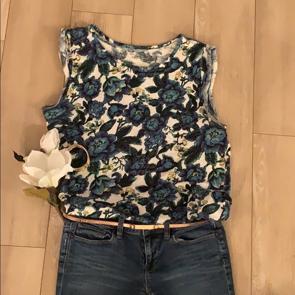 LOFT Tops - ANNTAYLOR LOFT woman’s blouse LIKE NEW!💕